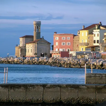Warm And Comfy Piran Apartment With Parking! Exterior photo