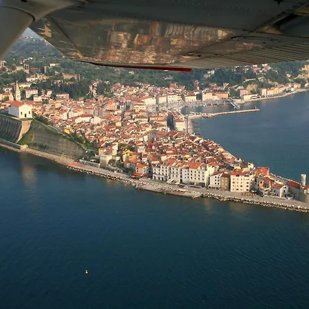 Warm And Comfy Piran Apartment With Parking! Exterior photo