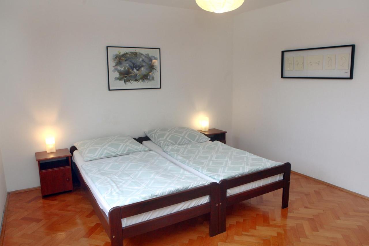 Warm And Comfy With Parking! Apartment *