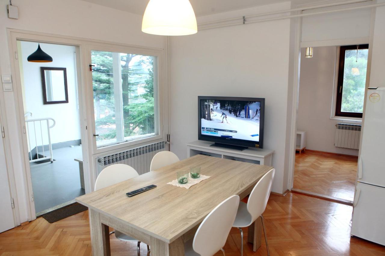 Warm And Comfy With Parking! Apartment *