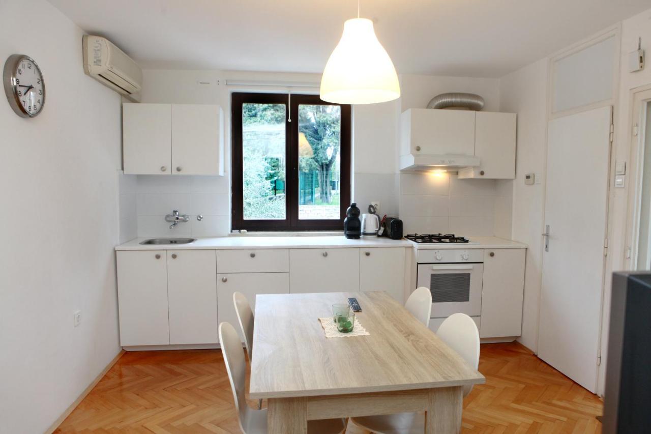 Warm And Comfy With Parking! * Piran