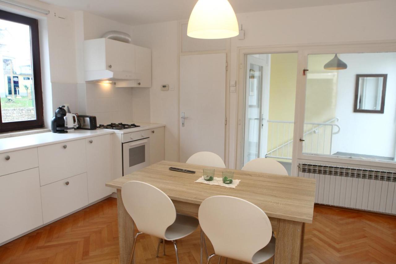 Apartment Warm And Comfy With Parking! *