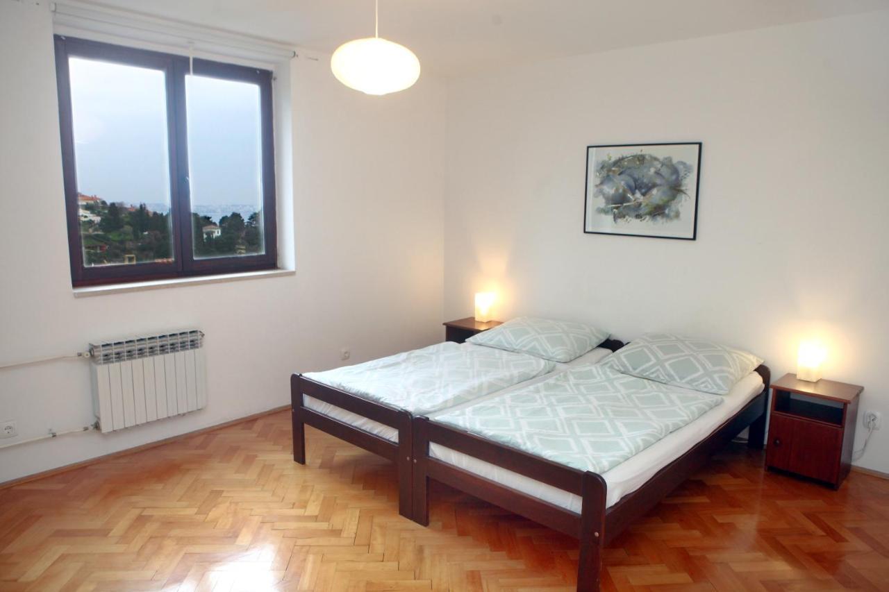Warm And Comfy With Parking! Piran